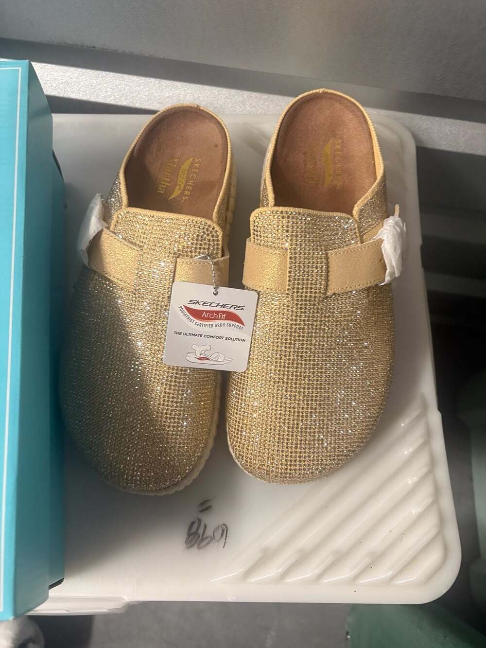 Skechers Arch Fit Topangah Size 8.5 Gold Rhinestone Clog Mule